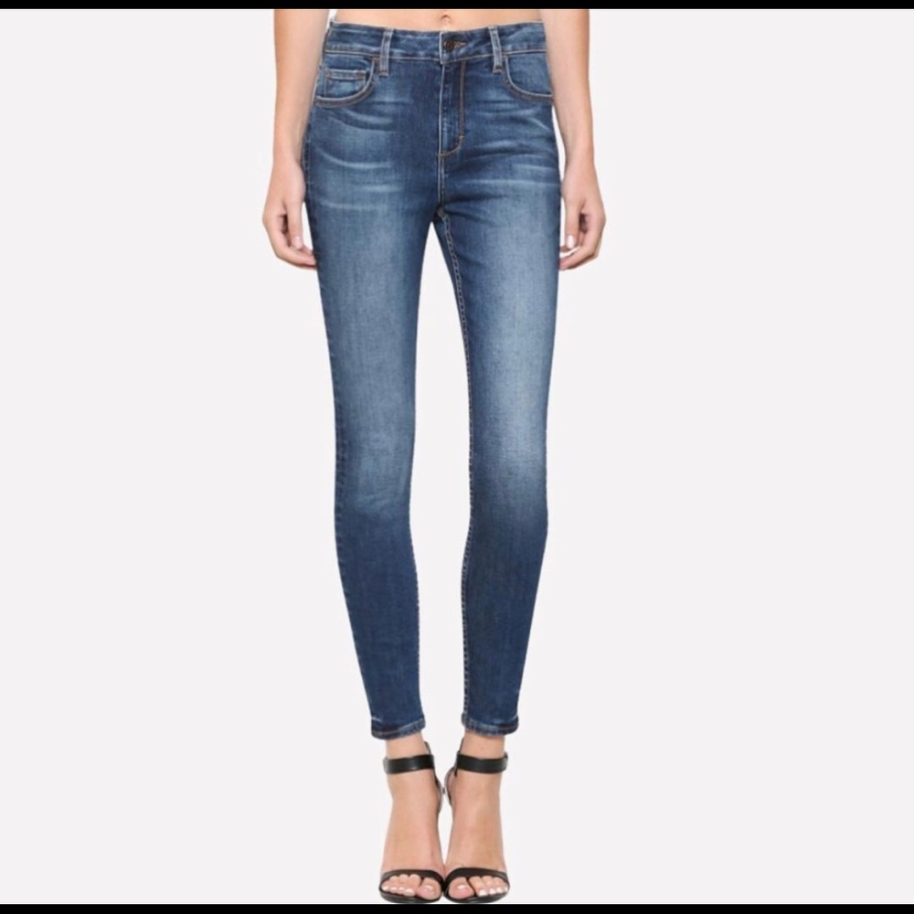 Hidden Dark Wash High Rise Skinny Jeans